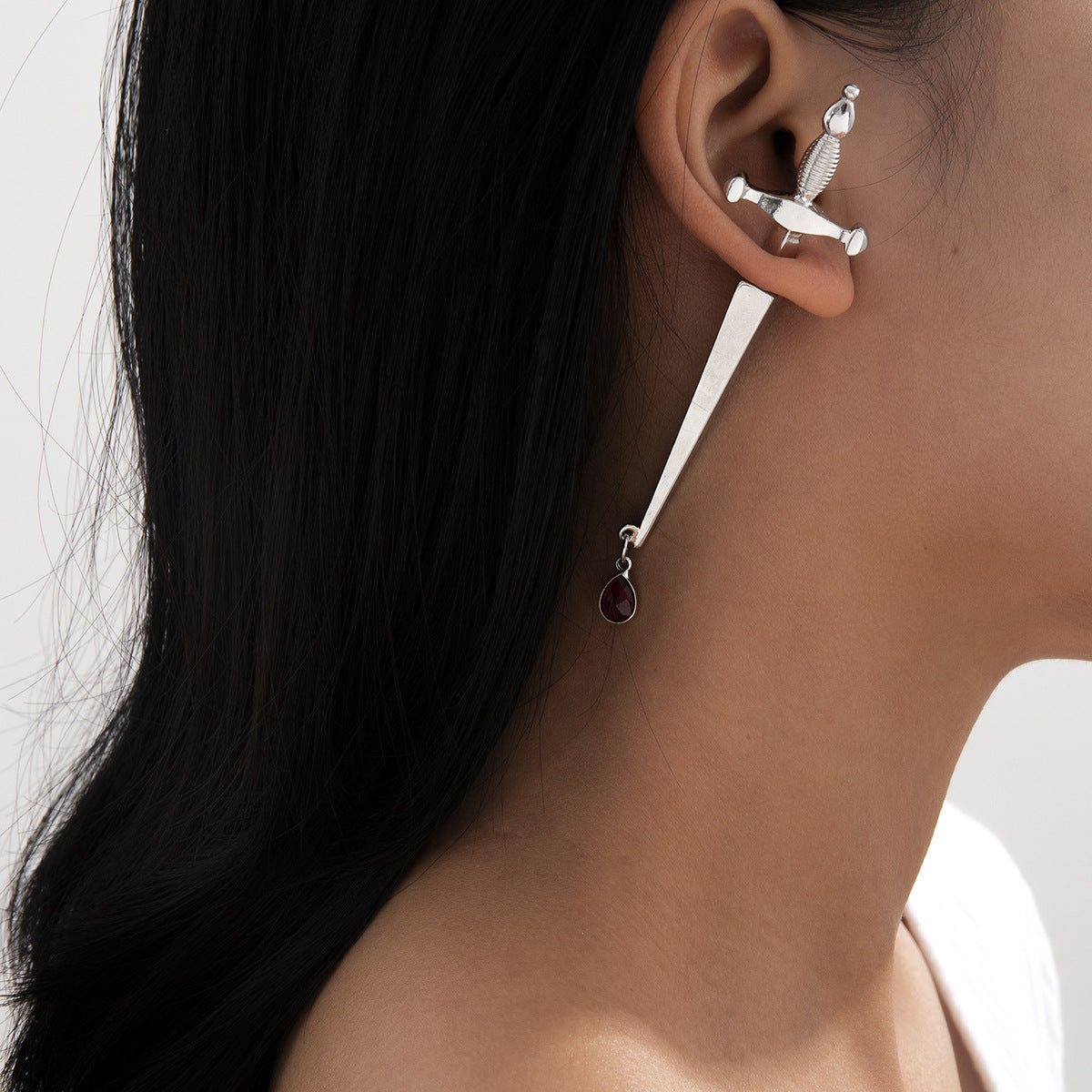 Pendientes de cruz con gotas de agua